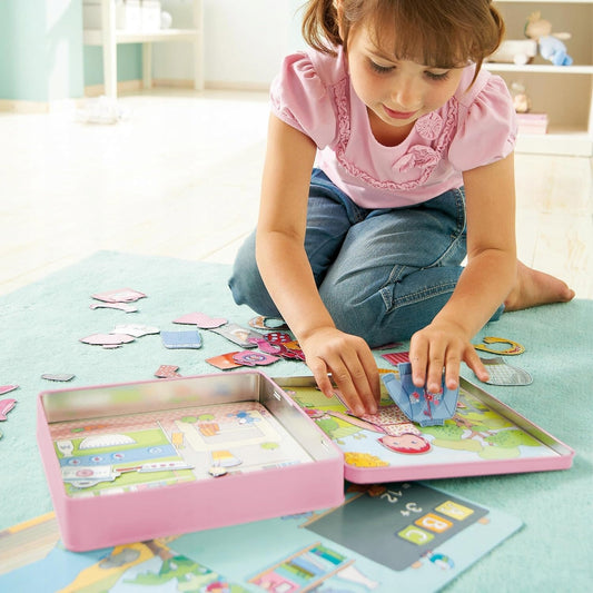 HABA układanka magnetyczna Ubierz Lilli 4 tła 54 magnesy – dziecko układa lalkę w metalowym pudełku