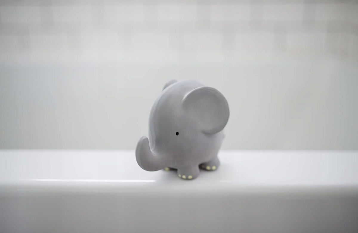 TIKIRI elephantTeether, bath toy with rattleage 0 +colour greywidth 7.5 cm, length 11.5 cm, height 9