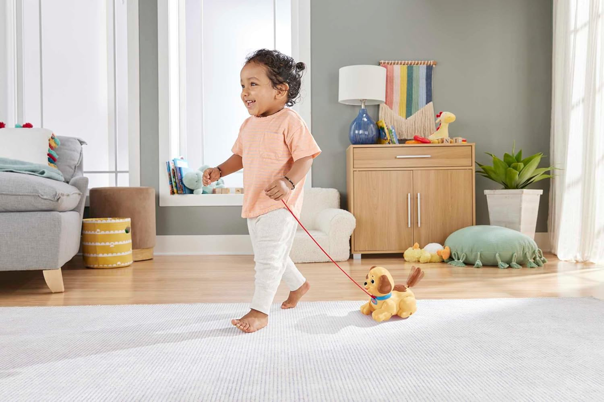 FISHER-PRICE Lil' Snoopy cățeluș de tras 12 luni+