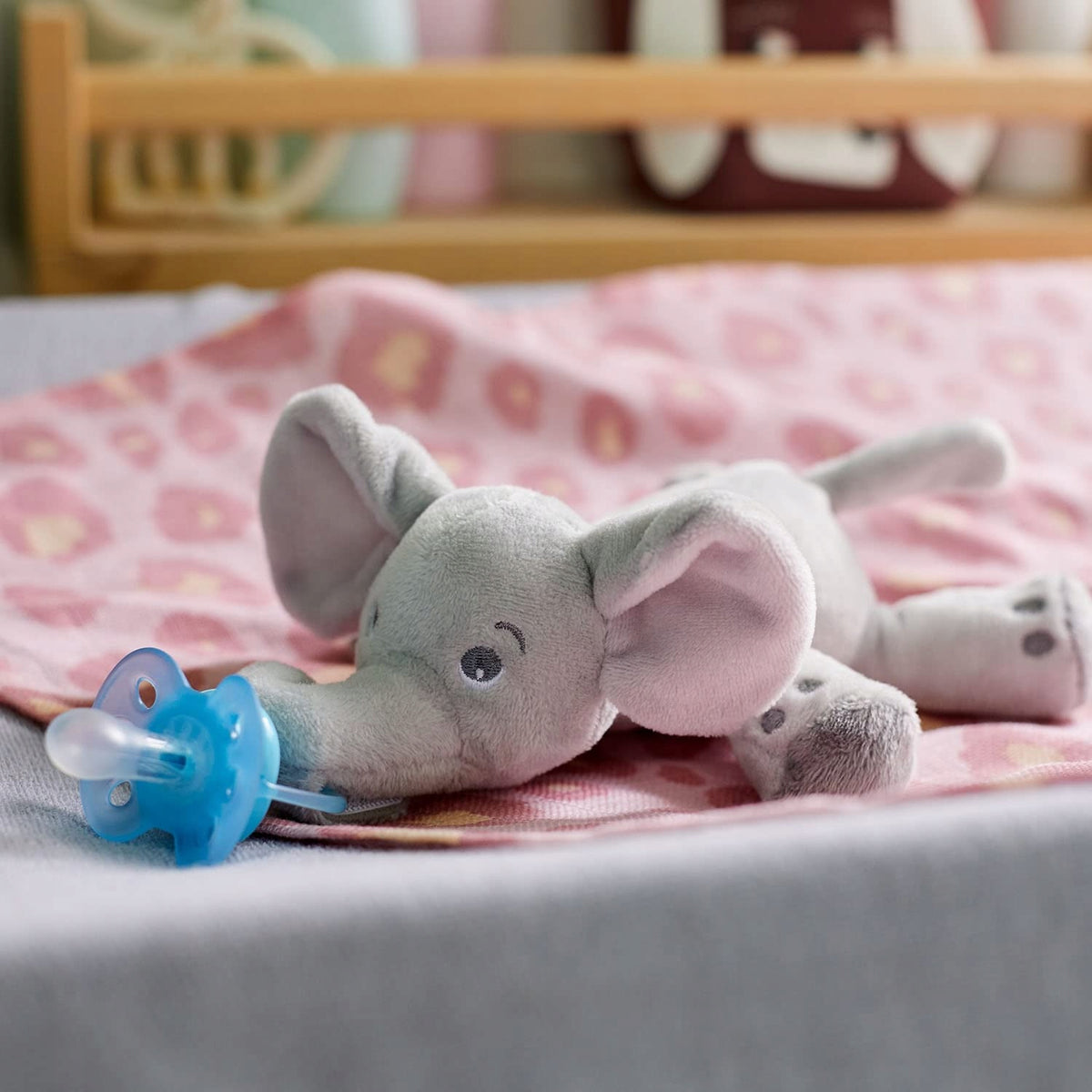 AVENT smoczek uspokajający z przytulanką 0-6m, pluszowy słoń z niebieskim smoczkiem dla niemowląt
