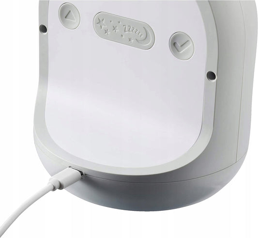 TOMMEE TIPPEE TimeKeeper zegar trener snu biało-szary zasilany USB, widok z przewodem