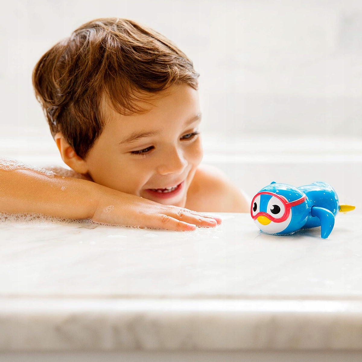 MUNCHKIN giocattolo da bagno pinguino galleggiante 12,5 cm