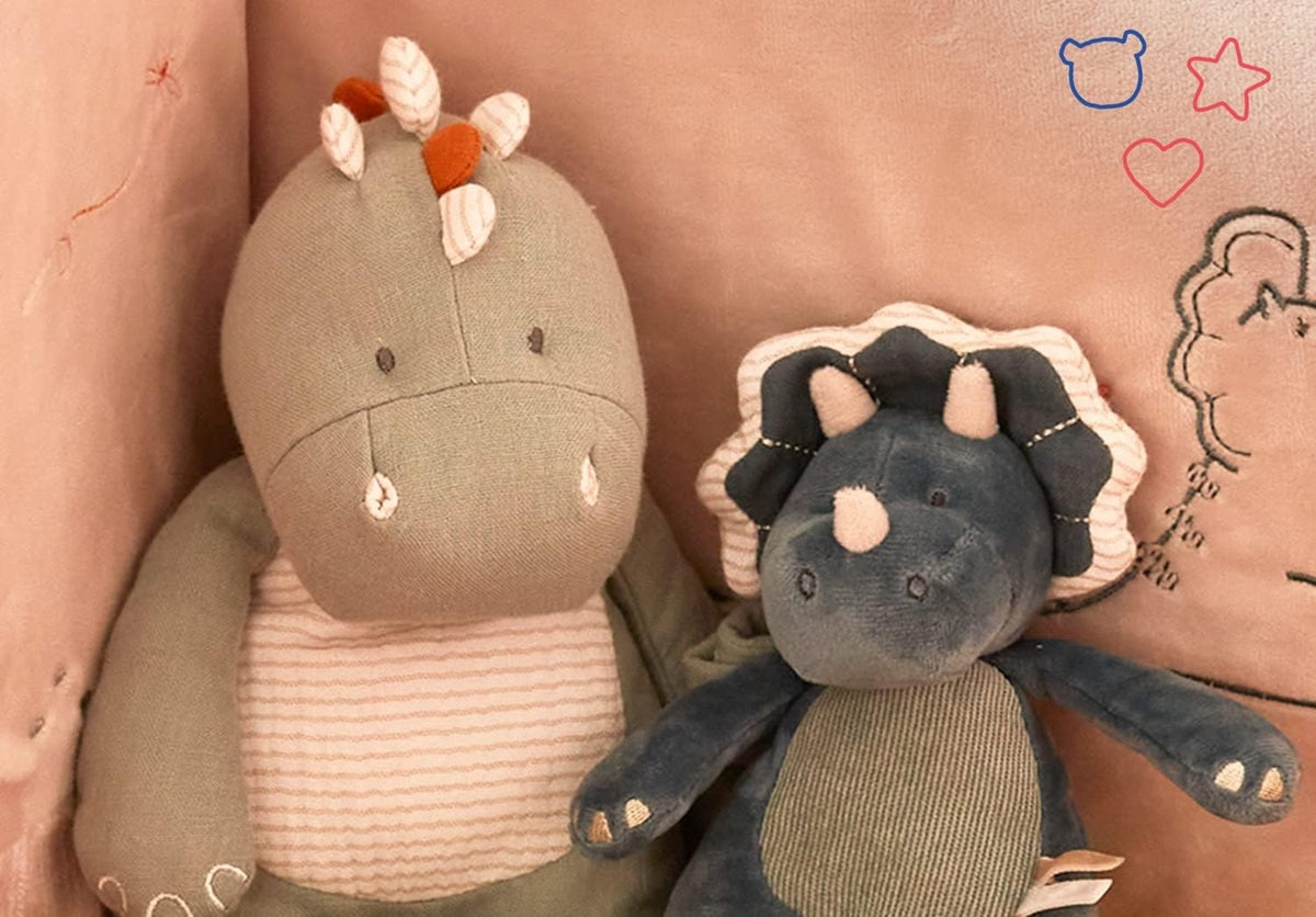 NOUKIE'S przytulanka z pozytywką "Kołysanka Brahms'a" TRICERATOPS 20 cm – zdjęcie produktu 3