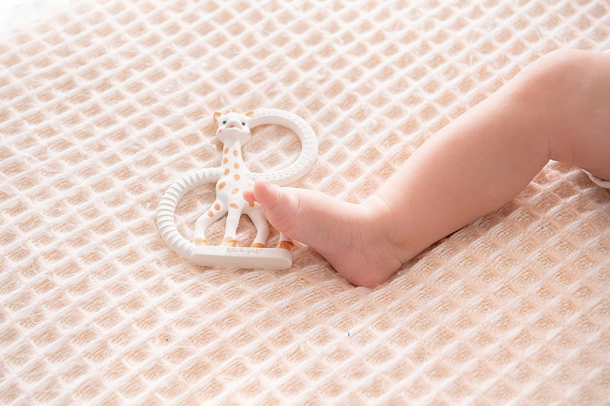 ŻYRAFA SOPHIE gryzak naturalny SO PURE 18CM dla niemowląt, 100% naturalny kauczuk, lekki i elastyczny