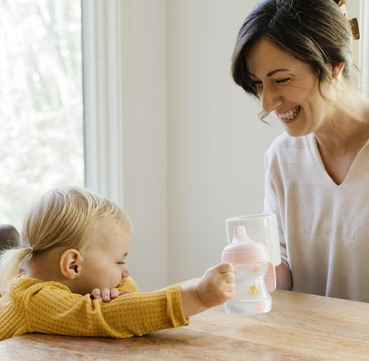 MAM Learn To Drink Cup kubek niekapek z ustnikiem 190 ml 6 m+ KOT, różowy kubek dla dziecka