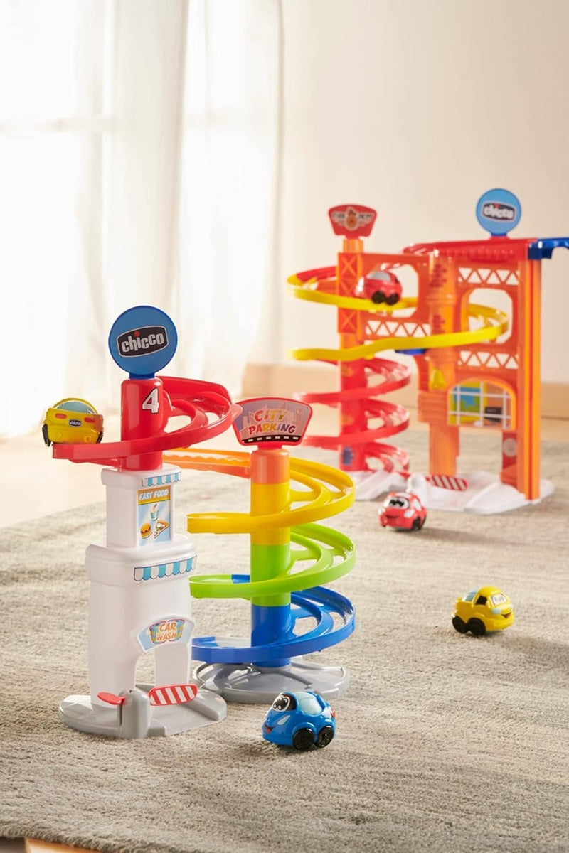 CHICCO meerlaagse parkeerplaats 37 cm + Turbo Ball auto
