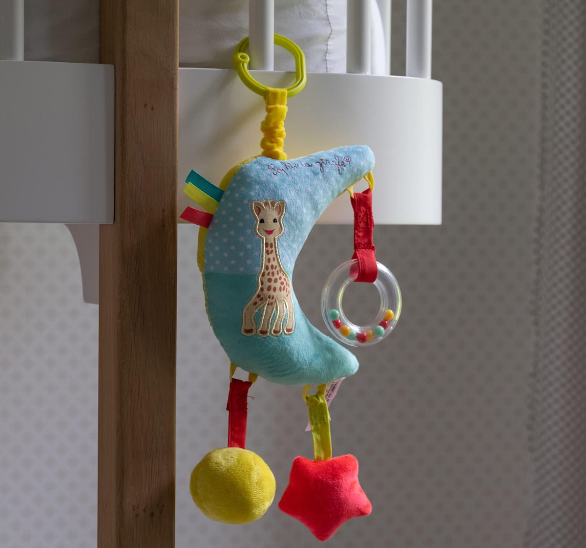 SOPHIE LA GIRAFE zawieszka z pozytywką do wózka i łóżeczka 28 cm KSIĘŻYC – zdjęcie produktu 4