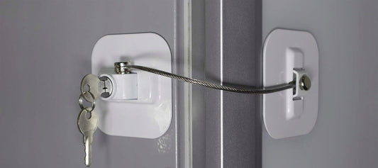 CHILD SAFETY LOCK zabezpieczenie do szafek i szuflad 19 cm + 2 klucze