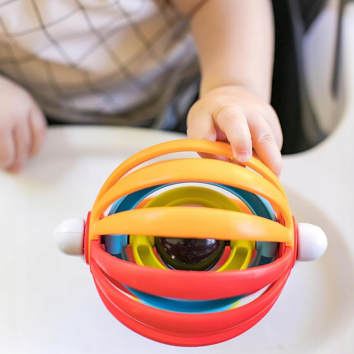 BABY EINSTEIN Sticky Spinner zabawka z grzechotką i przyssawką 3 m+ – zdjęcie produktu 3