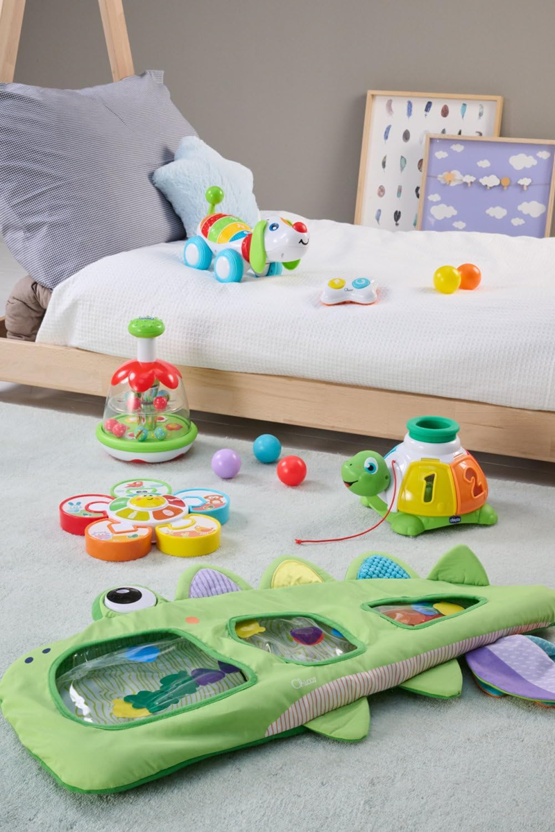 CHICCO Rainbow Spinner bączek z motywem łąki 16 x 22 cm 6 m+ – zdjęcie produktu 3