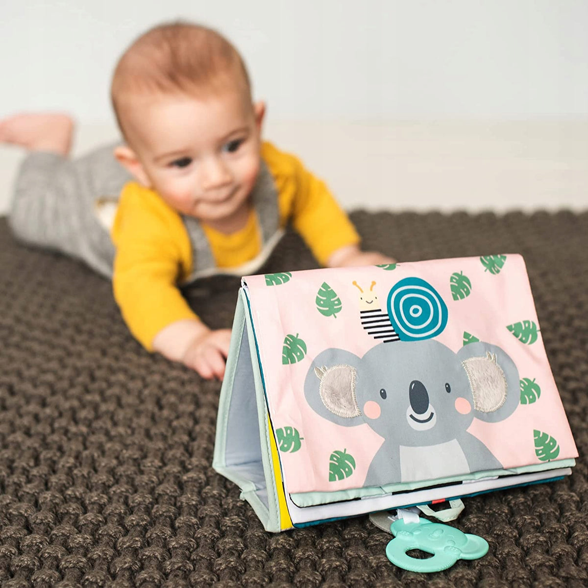 TAF TOYS kontrastreiches Sensorikbuch SPIEGEL