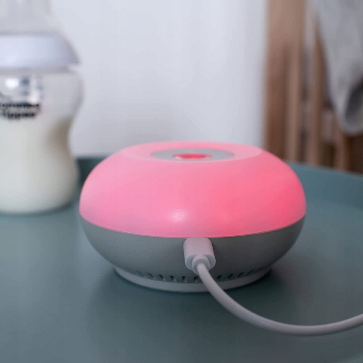 TOMMEE TIPPEE DreamMaker lampka nocna z czujnikiem, różowa zasilana USB, z czerwonym światłem i 3 poziomami jasności