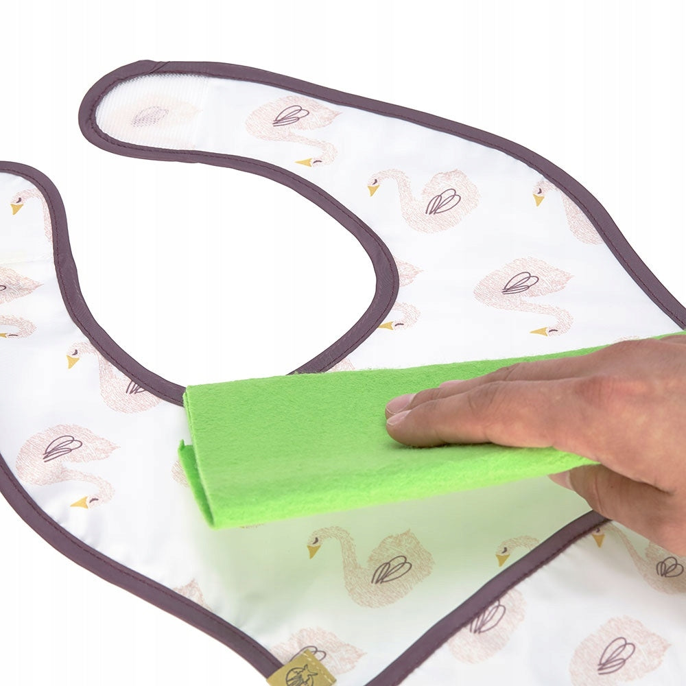 LASSIG śliniak plastikowy na rzep z kieszonką 6-24msc – zdjęcie produktu 3