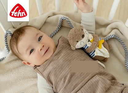 FEHN pluszowa zawieszka z pozytywką WYDRA 17 cm kołysanka Brahms'a przytulanka dla niemowląt do wózka i łóżeczka