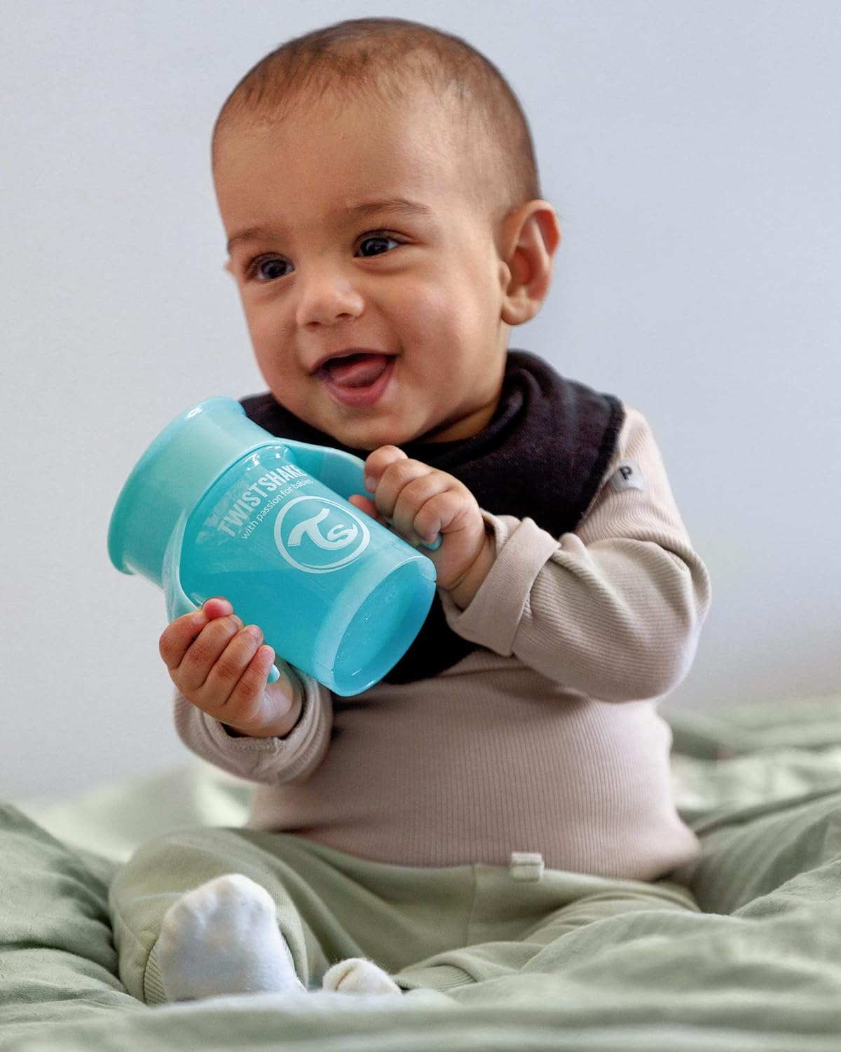 TWISTSHAKE auslaufsicherer 360-Grad-Becher 230 ml 6 m+