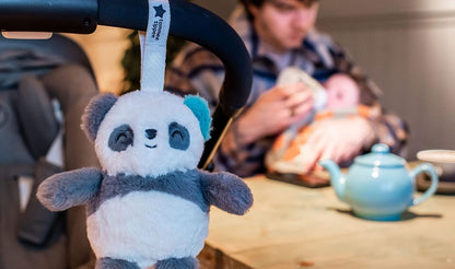 TOMMEE TIPPEE PipPanda zawieszka do wózka z pozytywką i lampką 12 cm – biało-szary długość 12 cm zasilanie akumulatorowe…