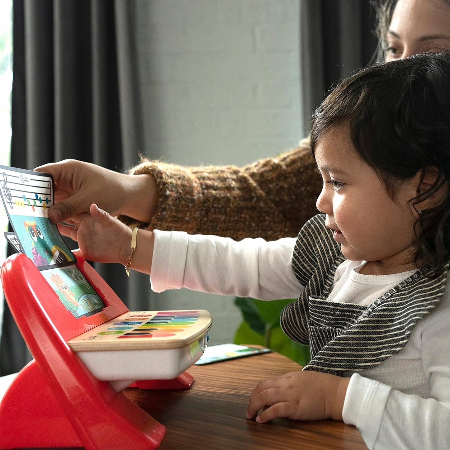 HAPE Cal's First drewniane pianinko dotykowe z nutkami 6 melodii – zdjęcie produktu 3