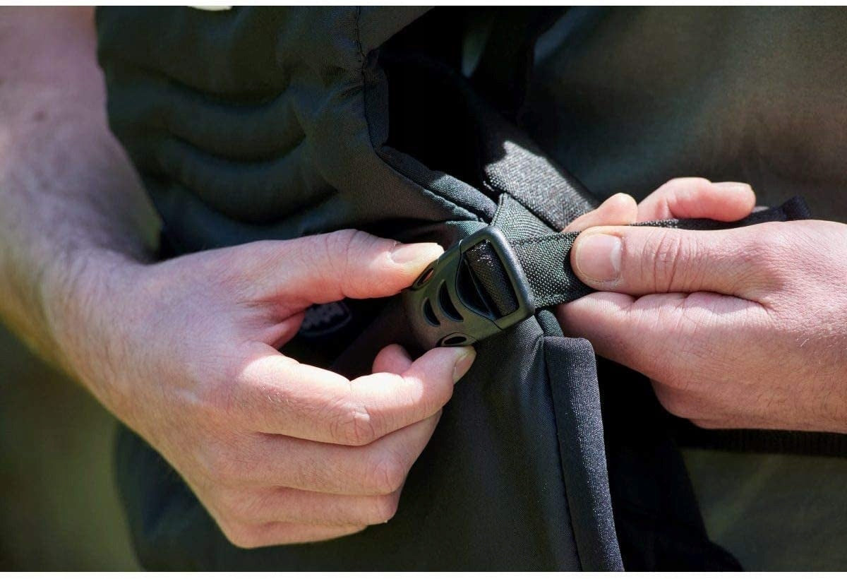 CHICCO EASY FIT nosidełko ergonomiczne czarne z regulowanym zapięciem dla noworodka
