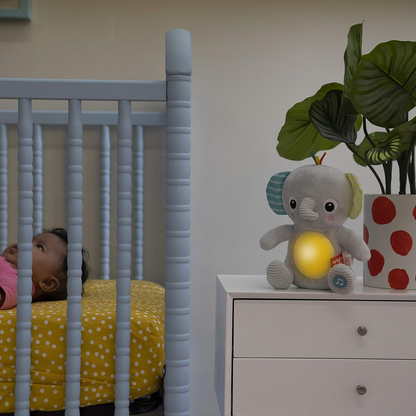 BRIGHT STARTS Huge-a-bye-Baby elefante interactivo con música y luces 20 cm