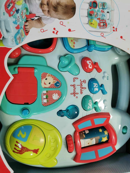 ŻYRAFA SOPHIE stolik do aktywności 10m+ edukacyjny 2w1, kolorowy panel sensoryczny z dźwiękami i światłami