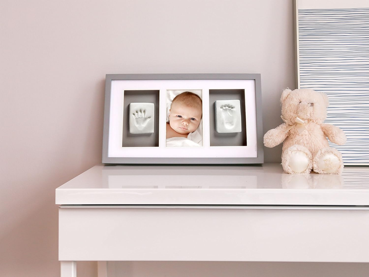 PEARHEAD Deluxe photo frame and handprint & footprint kit