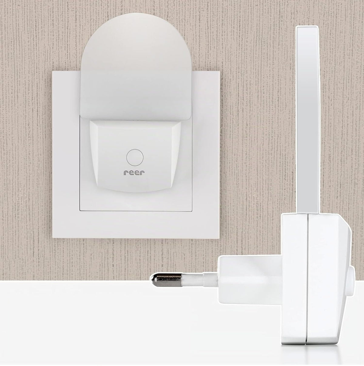 REER NightGuide lampada notturna LED da presa con interruttore 6 x 9,5 cm