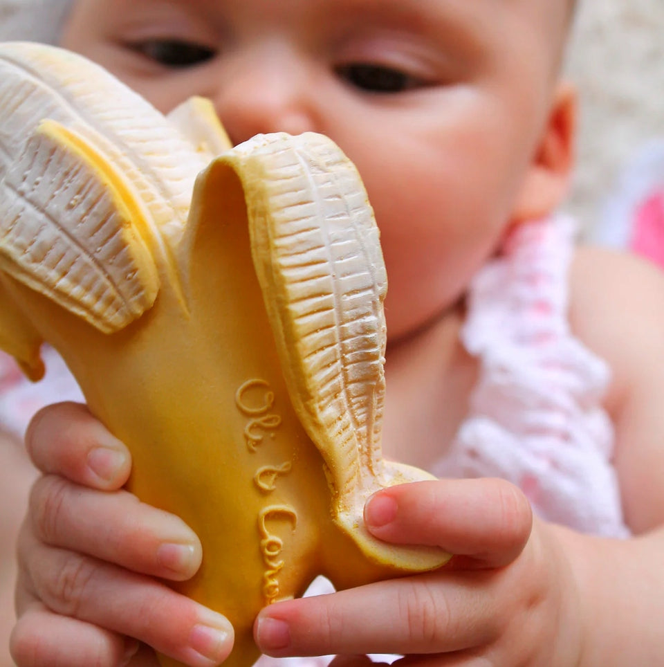 OLI & CAROL zachte rubberen bijtring 11 cm BANAAN