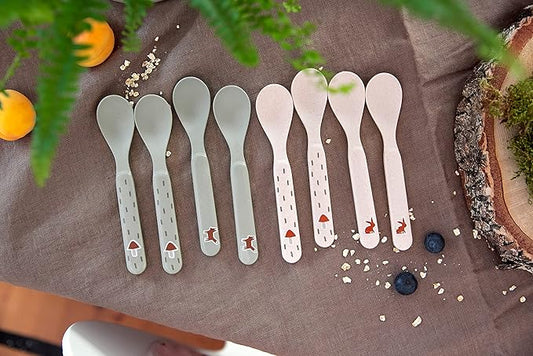 4 spoons in the set – ideal for everyday use from 6 months of age – suitable for infants starting