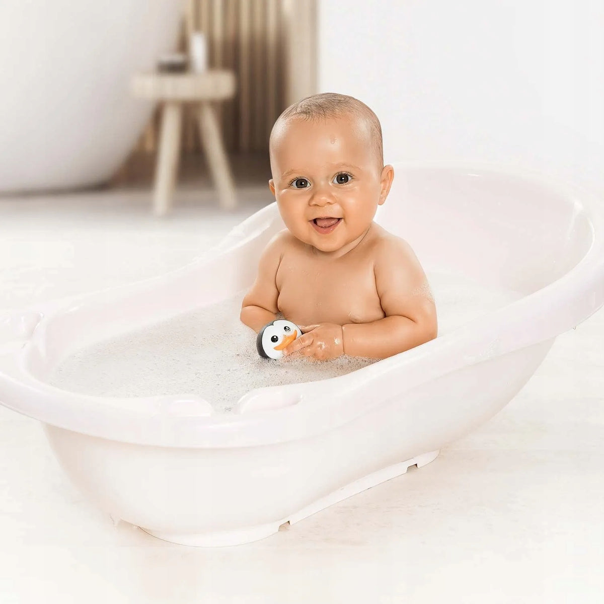 REER MyHappyPingu2-in-1 thermometerage 0 +colour black and whitewidth 7.8 cm, height 8.5 cm, thickness 4.3