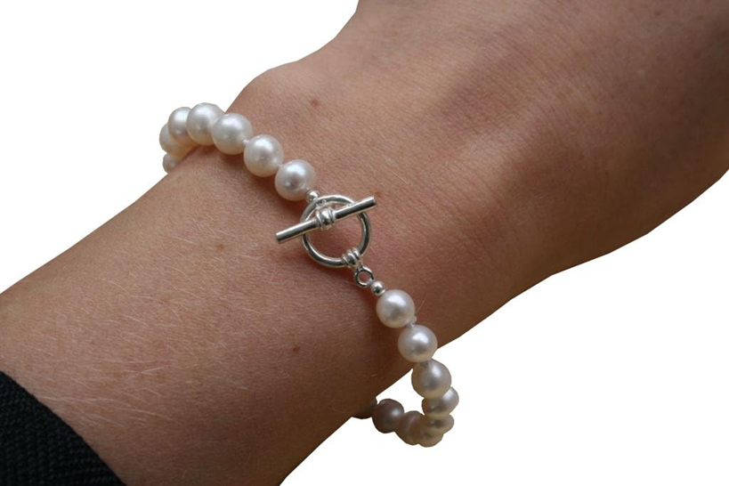 ROBAnecklace and bracelet of cultured freshwater pearlspearl size 5.8 mm - 6.8 mmlength of necklace 42