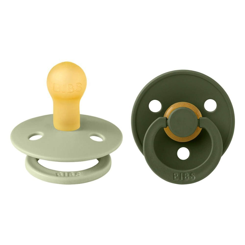 BIBS Colour dwa smoczki Sage i Hunter Green widok z boku