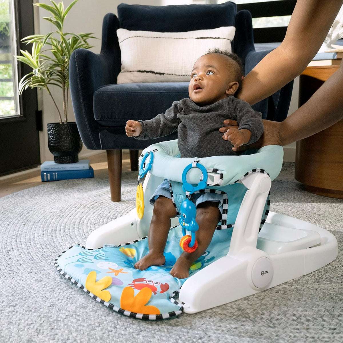 Baby Einstein Sea of Support siedzisko 2w1 z wyjmowaną półką 4m+ dla niemowlęcia uczącego się siedzieć, z zabawkami