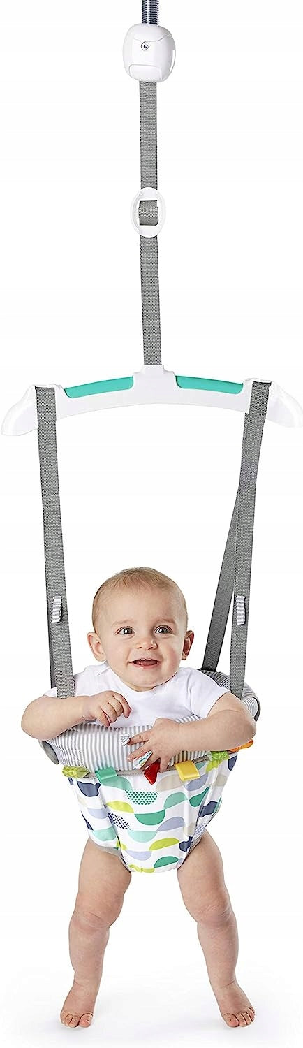 BRIGHT STARTS skoczek futrynowy PLAYFUL PARADE dla dziecka 6m+, do 12 kg, szary, z zabawkami