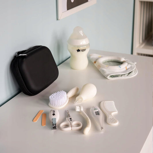 TOMMEE TIPPEE CareProtect zestaw do pielęgnacji dziecka 9 elementów + etui, biało-czarny