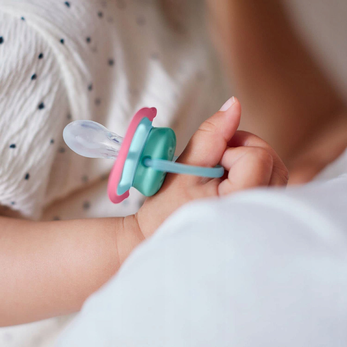 PHILIPS AVENT Ultra Air smoczki x 2 18msc+ uspokajające, BPA free, dla komfortu i oddychającej skóry dziecka