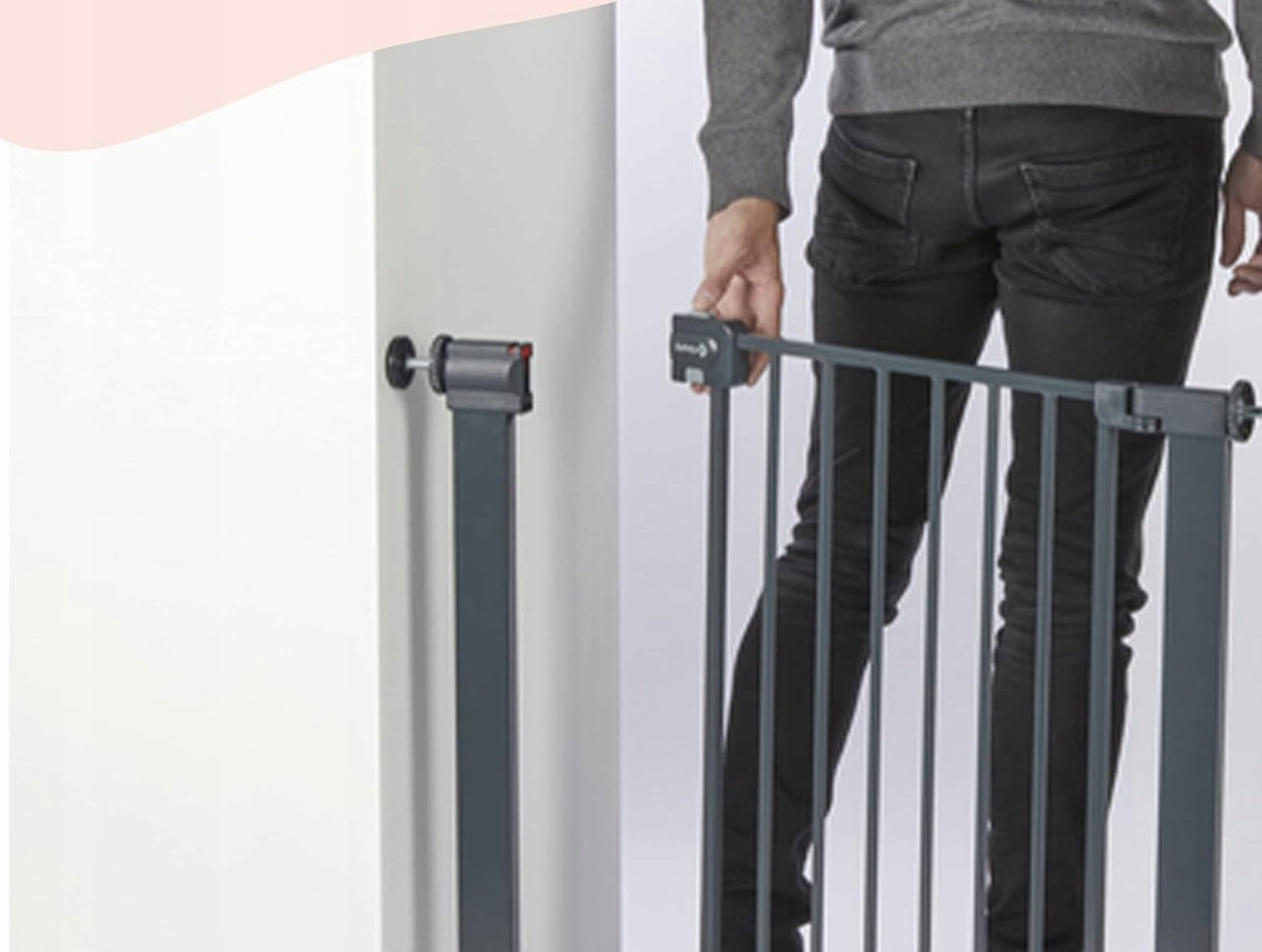 SAFETY 1ST SecureTech Metalstair gatecolour as per first photoNewly opened condition, good, replacement