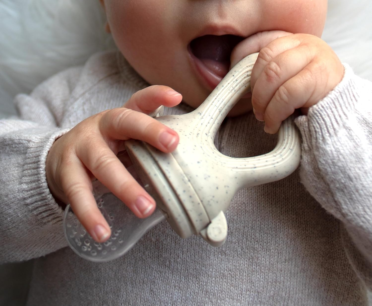 BABYLEDO gryzak podajnik na owoce dla dzieci 4 m+ – zdjęcie produktu 3