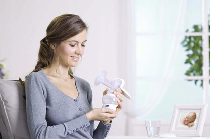 CHICCO Natural Feeling LAKTATOR RĘCZNY 150 ml U "O. ręczny laktator Chicco z butelką 150 ml i smoczkiem, biało-różowy
